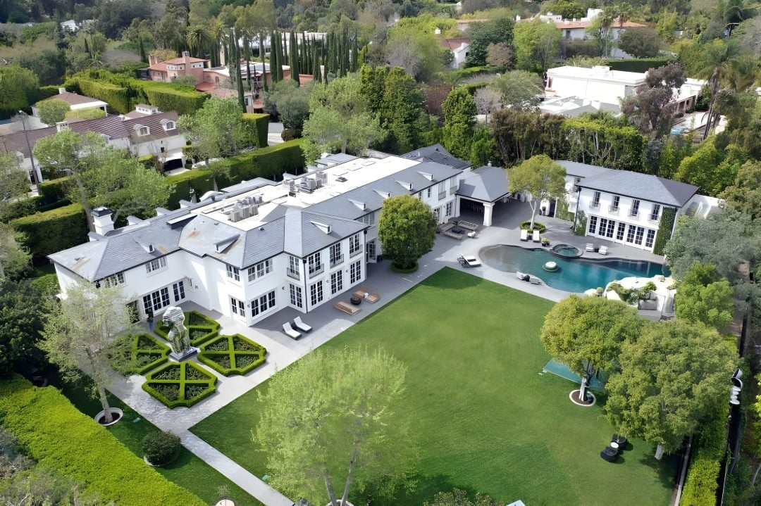 Cover Image for P.Diddy luxurious mansion officially listed for sale at a “huge” price